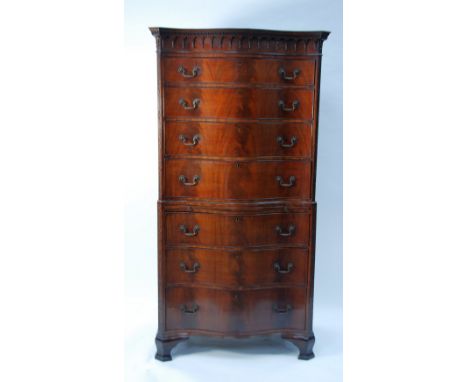 GOOD QUALITY LATE NINETEENTH/EARLY TWENTIETH CENTURY GEORGIAN STYLE  MAHOGANY SERPENTINE FRONTED CHEST ON CHEST, the moulded 