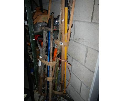 A quantity of garden tools