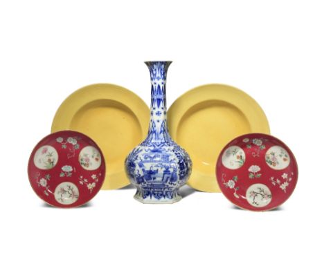 A CHINESE BLUE AND WHITE FACETED BOTTLE VASE AND TWO PAIRS OF DISHES 18TH AND 19TH CENTURY The vase painted with scenes of a 