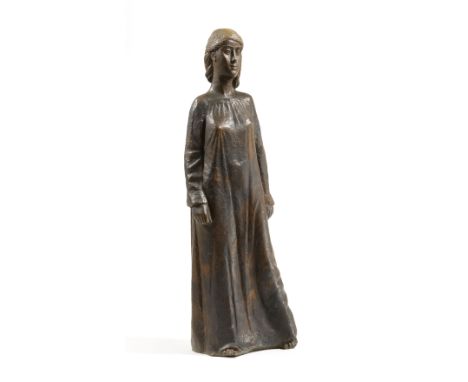 Gerhard Marcks, Alcina IIBronzeplastik. Höhe 106,3 cm. Rechts am Rocksaum das Künstlersignum und hinten unten der Gießerstemp