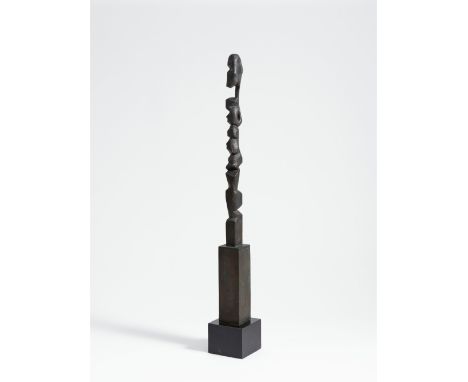 A.R. Penck, NRMNBronze mit braun-grüner Patina 136 x 12 x 12 cm. Auf Holzsockel 15,5 x 20 x 20 cm. Auf der Plinthe mit dem Si