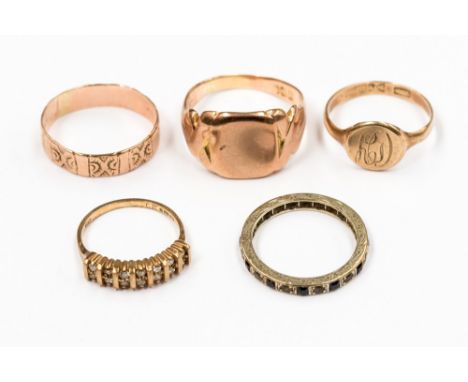 Two 9ct gold signet rings, one patterned 9ct gold ring, together with two gem set rings, with a combined total gross weight a