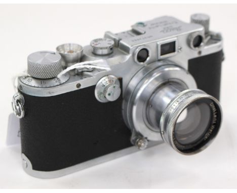 Leica: A 1941 Leica D.R.P. Ernst Leitz Wetzlar IIIc serial number 'No. 372868' camera with attached Ernst Leitz Wetzlar lense