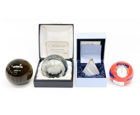 Paperweights including Caithness and Wedgwood (4) 