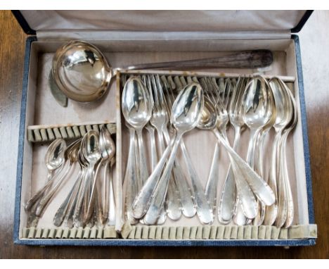 A cased set of silver teaspoons and nips, 2.46 ozt approx, Chester 1912, with a cased set of silver teaspoons, 2.13 ozt appro