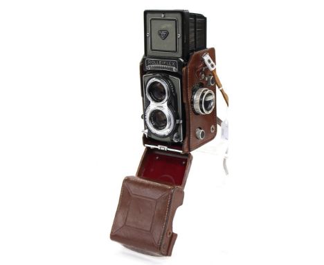 Rolleiflex: A cased 1958 Franke & Heidecke Rolleiflex T No. 2134646 camera with a Heidosmat 1:2.8/75 No. 3008702 lense and a 