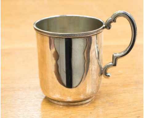 A Walker & Hall silver tankard weighing approx 4.42ozt, Sheffield 1922