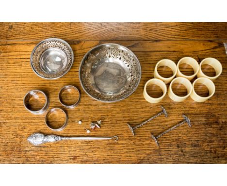 Two small silver pierced bowls, Sheffield 1923 Walker & Hall and Birmingham 1971, Charles S. Green & Co, two silver knife res