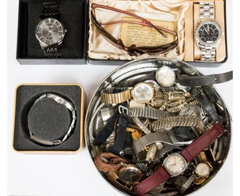 A quantity of assorted watches to include a Fossil, Swiss Mon, vintage, Smiths, etc 