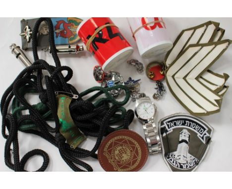 A collection of Israeli Defence Force and Police & Border Guard insignia to include: Border Guards issue Wristwatch: two Poli