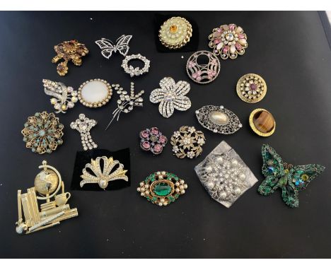 A job lot of assorted vintage brooches including signed Weisse, Spinix and AJC