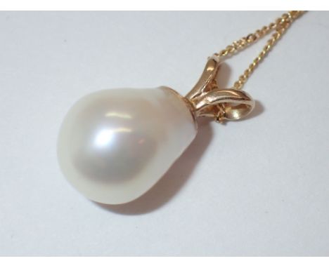 9ct gold and pearl necklace