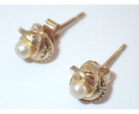 9ct gold and pearl earrings