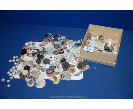 A large quantity of old Mother of Pearl, bone and horn Buttons