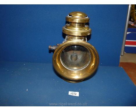 A ''J &amp; R Oldfield'' Dependence Lamp No. 439.