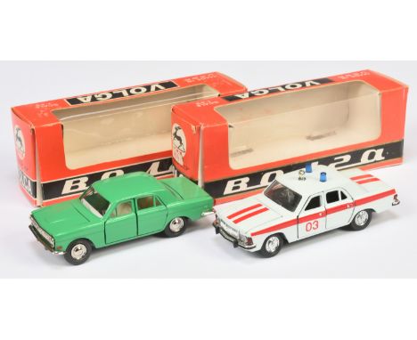 Russian Diecast 1/43rd scale pair (1) Volga Gaz 24 Saloon Car - mid green, ivory interior, chrome trim and hubs (2) Volga Gaz