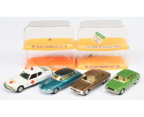 Pilen (Spain) a group of Cars (1) M309 Citroen DS 23 (2) M339 Citroen SM Medics Car (3) M299 Peugeot 504 (4) M525 Renault R-1