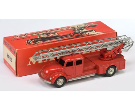 Marklin 8023 Magirus Turntable Fire Engine - red, chrome cast spun hubs, silver ladders - Excellent in a Good Plus carded pic