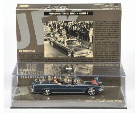 Minichamps No.430086100 Lincoln 1961 Continental "Presidential Parade Vehicle" - finished in blue with 6 x figures including 