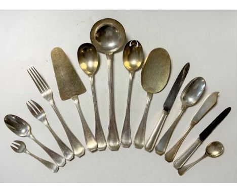 A 146-piece set of early 20th century French metalwares silver cutlery and flatware, mark of Tétard Frères, Paris, circa 1920