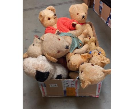 A good lot of vintage teddies 