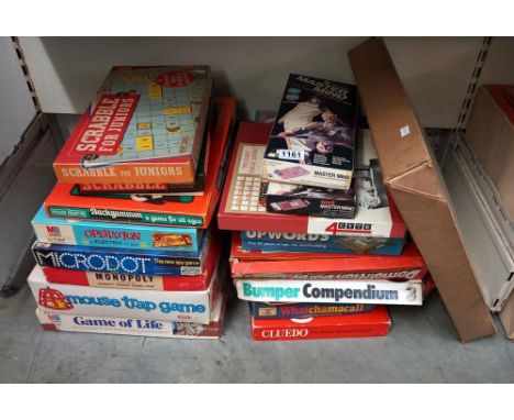 A good lot of vintage games, completeness unknown COLLECT ONLY 