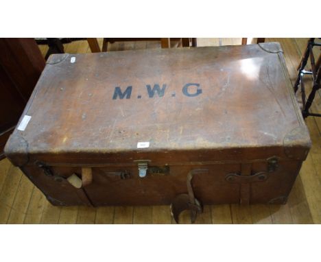 A leather trunk, 101 cm wide, and an inlaid oak hanging corner cupboard (2)