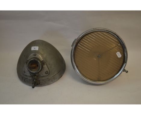 A pair of Lucas P100 headlamps, 30 cm diameter (2) 