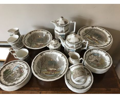 A Wedgwood Shakespeares Sonnets part dinner and tea service.  6 large plates, 6 small plates, 6 saucers, 6 cups, 2 large bowl