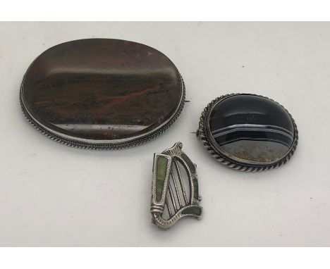 Scottish agate brooches including moss agate 6 x 4.5cms, banded agate and sterling harp. 