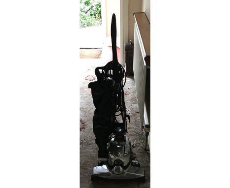 A Kirby 1000 vacuum cleaner Avallir with accessories and tools. Very good condition. 