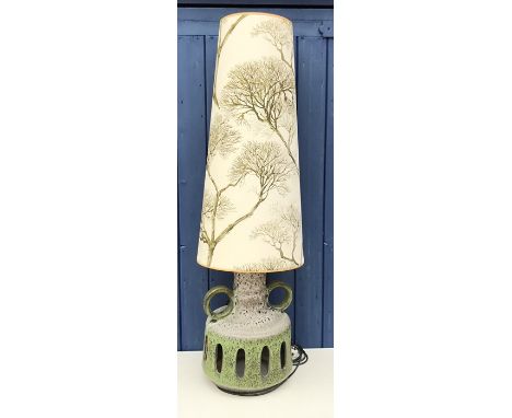 A 1970's large pottery lamp with woodland print shade. Lamp approx 46cms h, 33cms w, 125cms h with shade. 