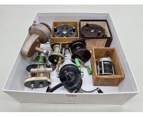 Angling:&nbsp;a&nbsp;collection of coarse fishing reels, to include; a boxed Allcock centre pin example and a Strike Right tr