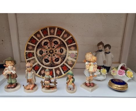 A Royal Crown Derby Imari stand, 28.5cm diameter; together with a five Hummel figures; and four others. (10) 