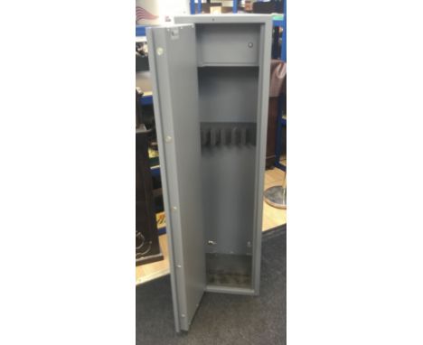 Bratton Sound SL7 7 gun shotgun/rifle security cabinet to BS7558/92. In mottled grey with single key to hold 7 guns with base