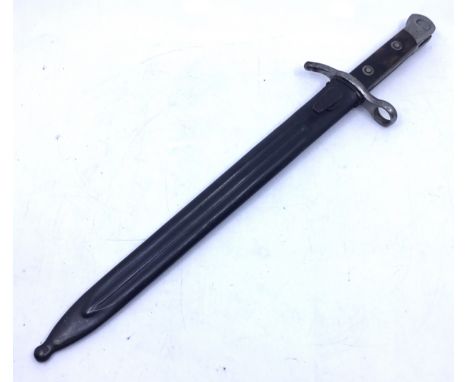 A scarce M1927 Finnish bayonet, mostly used with the M27 Mosin Nagant rifle. Marked ‘Fiskars’ to the ricasso, and the serial 