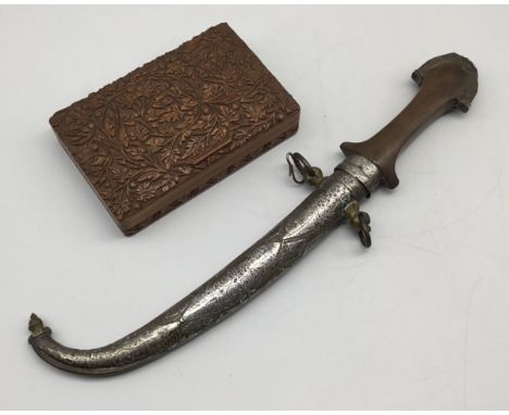 An early 20th century Jambiya dagger, likely Moroccan in origin. Comprising of a shaped wooden handle, with chased brass pomm