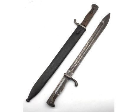 A scarce WW1 era German 98/05 saw-back Mauser bayonet, or so called ‘Butcher’s Bayonet’. With the usual wooden slab grips, ea