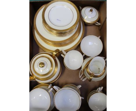 A Minton 'Buckingham' pattern part tea and dinner service.