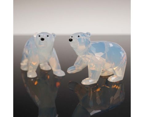 This exclusive 2011 Swarovski 1080774 Crystal Society (SCS) companion set features two Polar Bear Cubs in a striking White Op