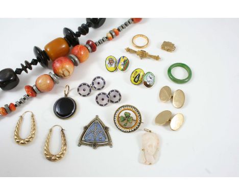 A JEWELLERY BOX CONTAINING VARIOUS ITEMS OF JEWELLERY including a pair of enamel and silver cufflinks, a pair of gold cufflin