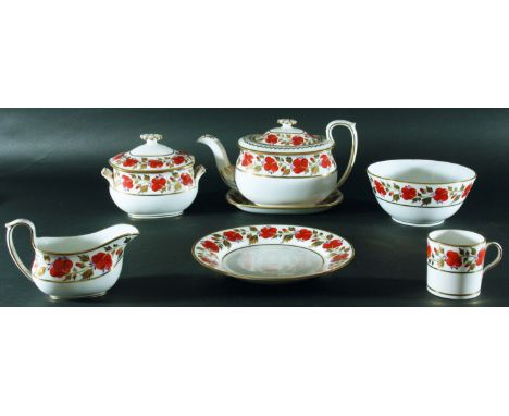 WEDGWOOD PART TEA AND COFFEE SERVICE, early 19th century, pattern 834, painted with meandering flowers and gilt leaves, compr