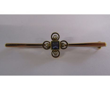 15ct gold sapphire and seed pearl bar brooch&nbsp; total weight 3.27g