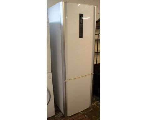 Panasonic NR-B32FW2-WB fridge freezer
