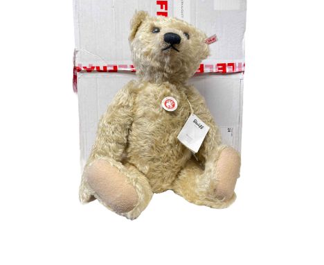 Limited edition Steiff 'Grand Old' growler teddy bear.
