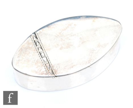 An Irish silver hallmarked oval snuff box of plain form with three quarter hinge, weight 65.5g, length 8cm, Dublin 1794, John