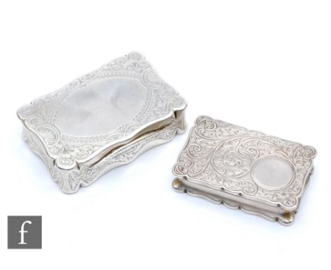 A George V hallmarked silver snuff box with engraved foliate decoration to the base and cover, the lid with a vacant cartouch