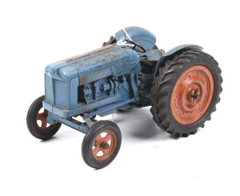 A Chad Valley diecast Fordson Major tractor. Unboxed, H8.5cm