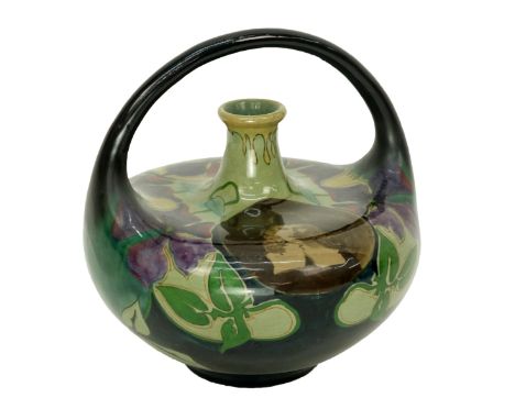Gouda Holland Art Nouveau High Glazed Pottery Basket Handled Zuid Vase with Portrait by Adrianus Lansaat, 20th Century. Marke