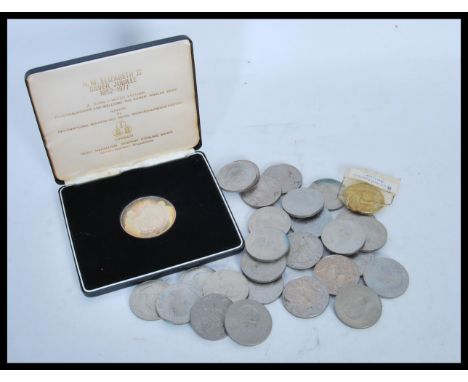 A silver 925 limited edition H.M. Elizabeth II Silver Jubilee 1952-1977 925/1000 Sterling Silver medallion 40g in original ca